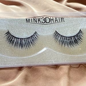 Women Voluminous Eye Lashes